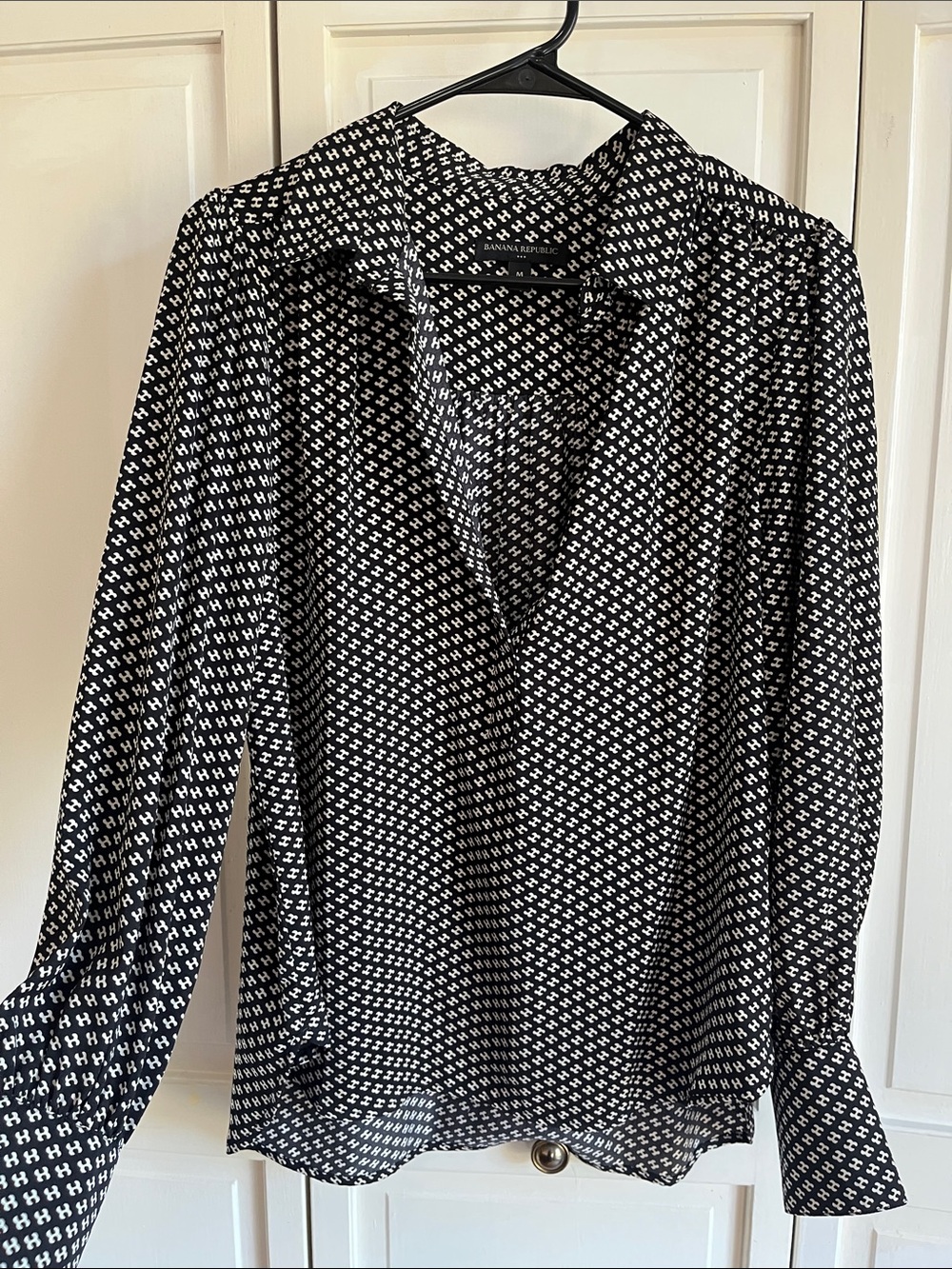 Banana Republic Black & White Patterned Women's Blouse
